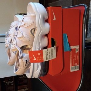 WMNS NIKE AIR MAX KOKO SANDAL  NACW9705 601 BARELY ROSE/BLACK-WHITE.     SIZE 8